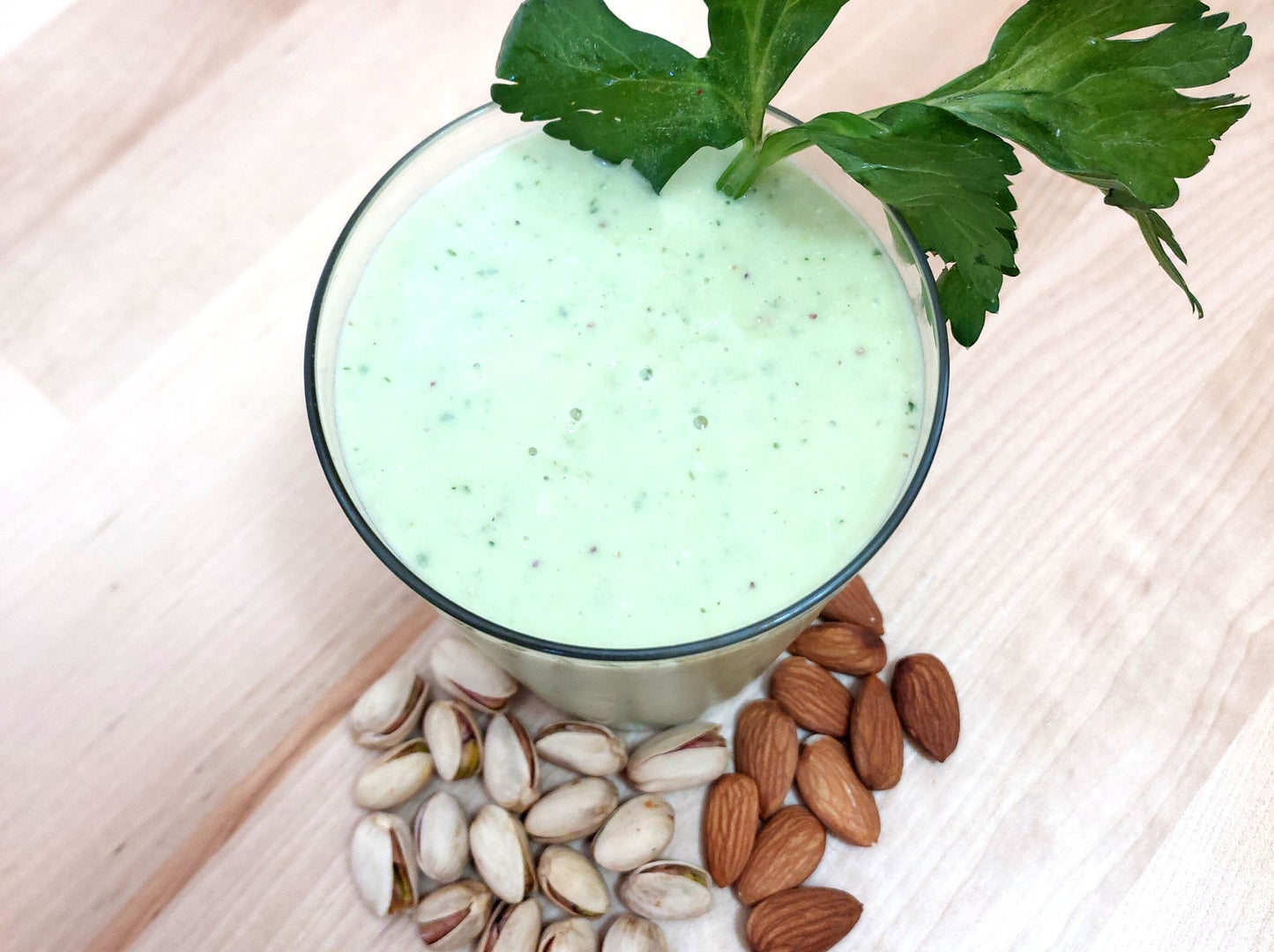 Smoothie Detox con Almendras y Pistachos